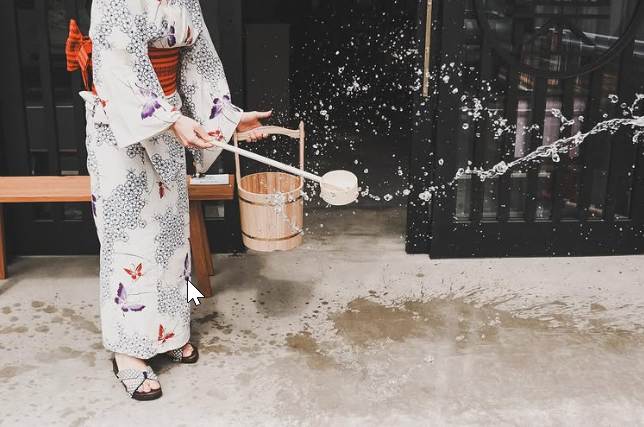 浴衣姿の女性